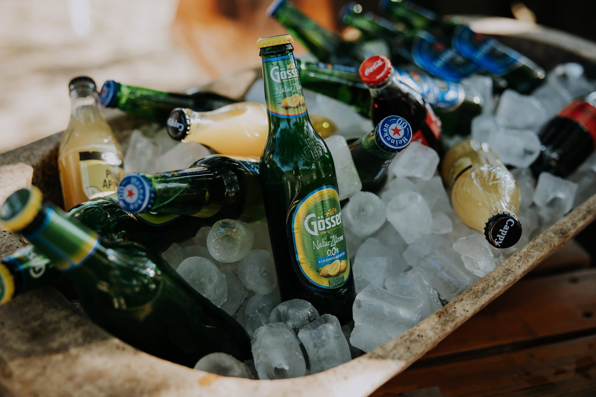 Hűtött italok jégágyon
